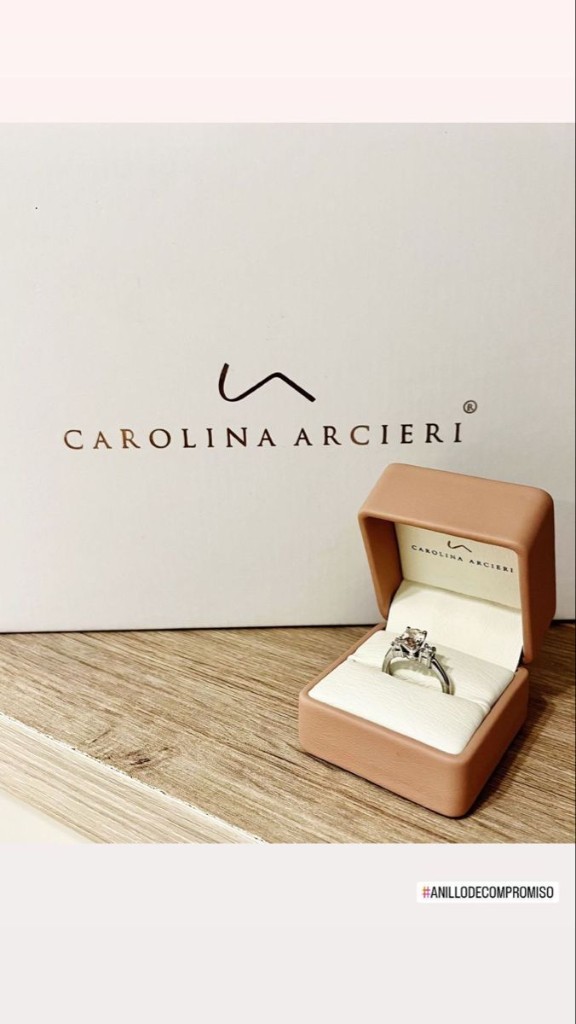 Anillo de compromiso en estuche CA